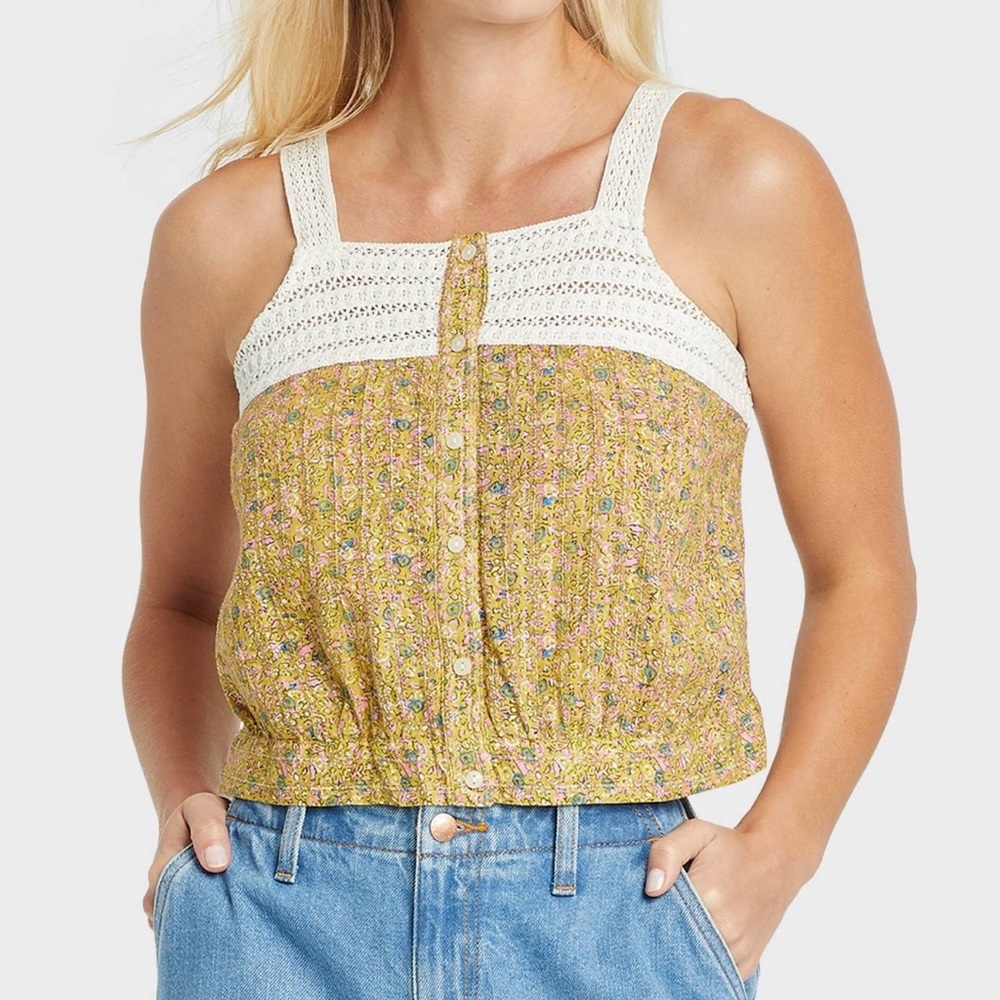 NWT - Cute floral top
